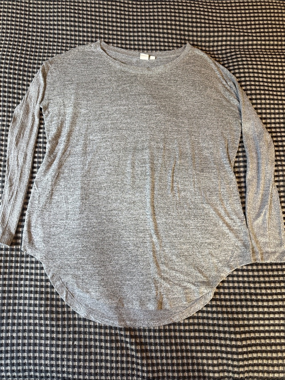 GAP Heather Gray Long-Sleeve Rounded Hem Top